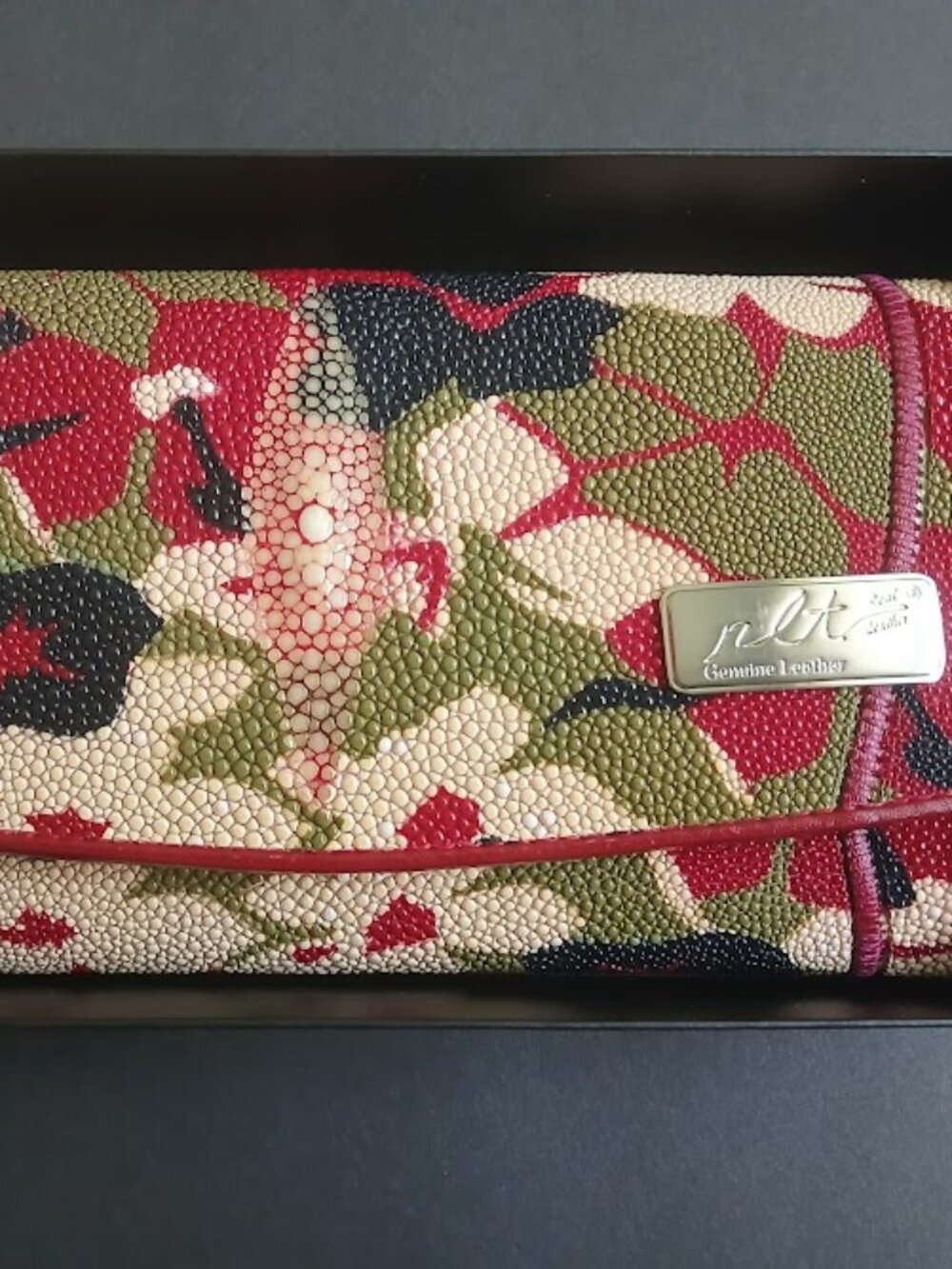 NEW & Boxed Gorgeous Genuine STINGRAY and Leather Women's Wallet